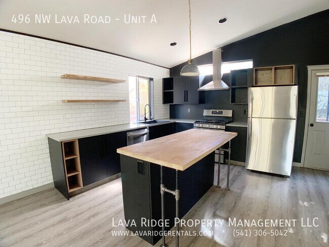 Foto del edificio - 496 NW Lava Rd