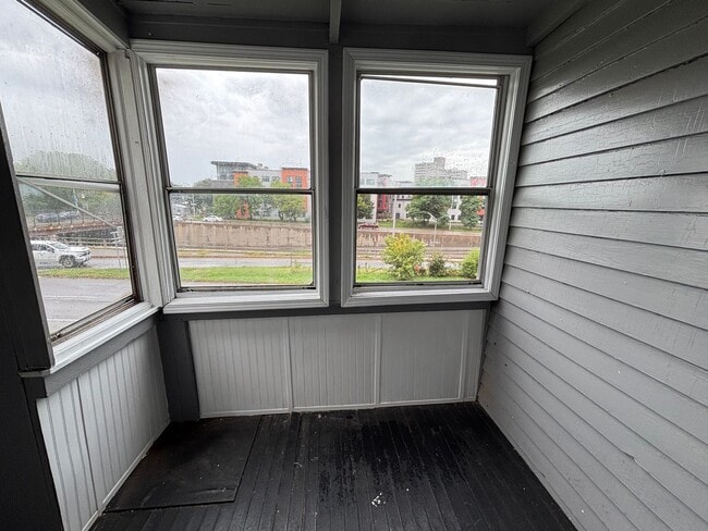 Building Photo - 72 Edmonds St