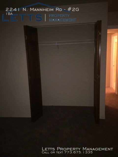 Building Photo - Spacious Studio Apartment