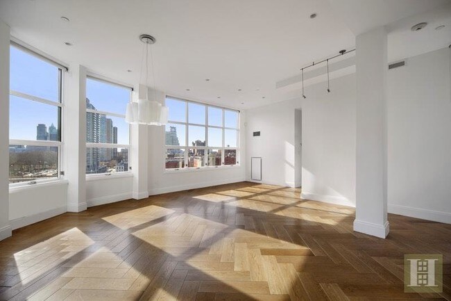 Building Photo - 42 Main St