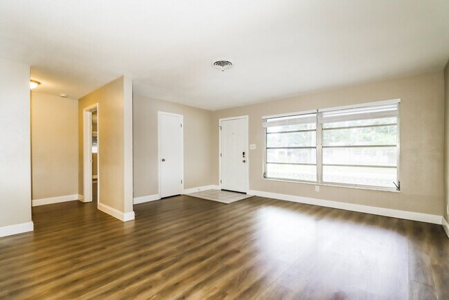 Foto del edificio - 5795 Hillside St