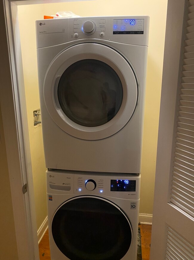 Shared laundry - 2133 N 18th St