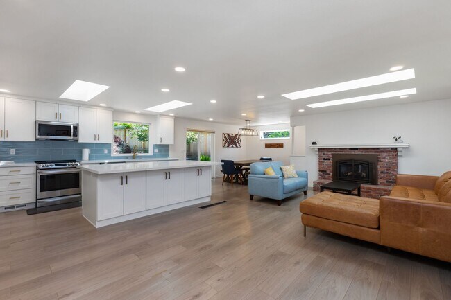 Building Photo - Beautiful 4 Bedroom Home in Richmond