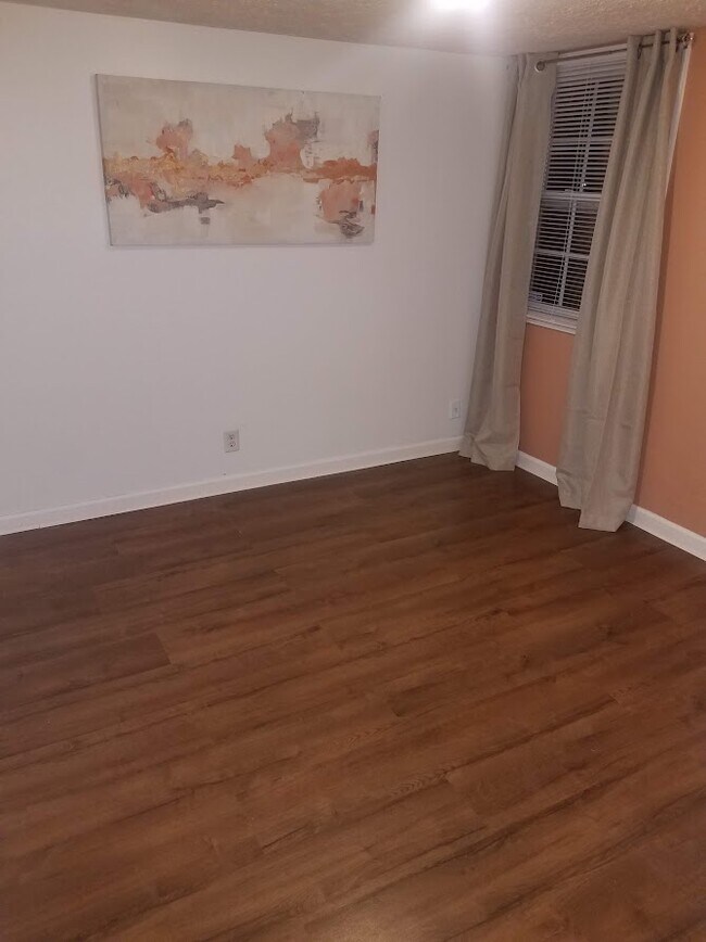 Foto del edificio - 2827 Brunswick Dr