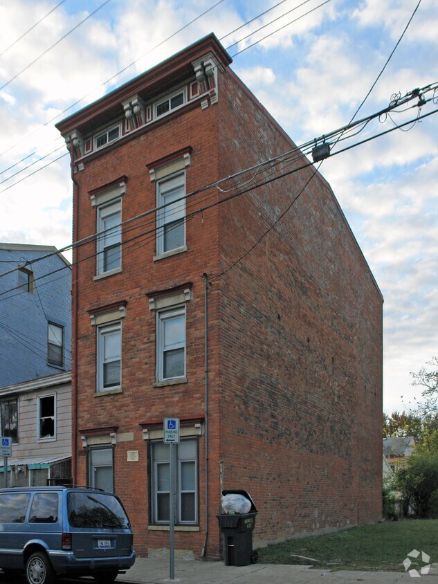 Building Photo - 849 York St