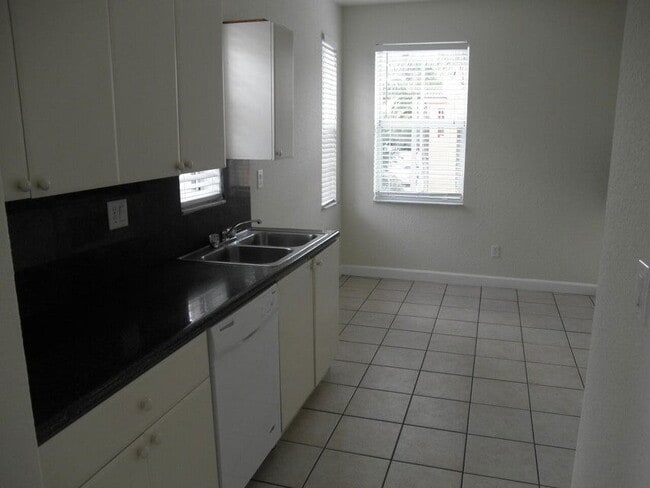 Building Photo - 3308 Shoma Dr