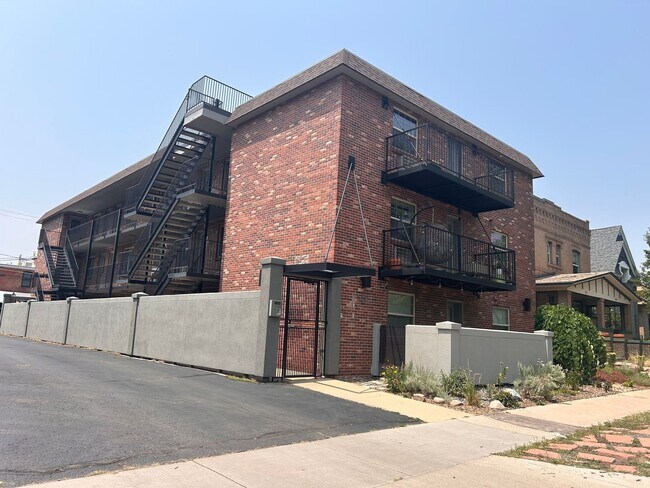 Building Photo - $0 DEPOSIT OPTIONS. CHARMING ONE-BEDROOM C...