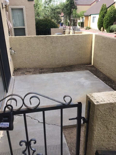 Building Photo - Two Bedroom Townhome in NE Heights