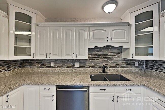 Building Photo - 2408 Ravine Dr