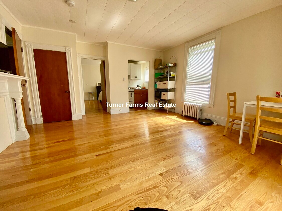 Foto principal - 381 Harvard St