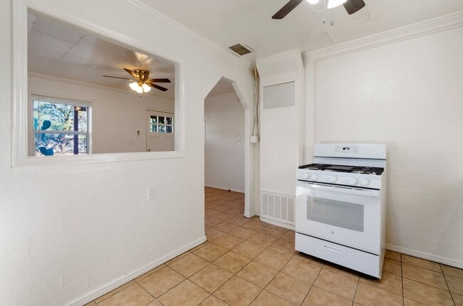 Building Photo - 3715 E Glenn St