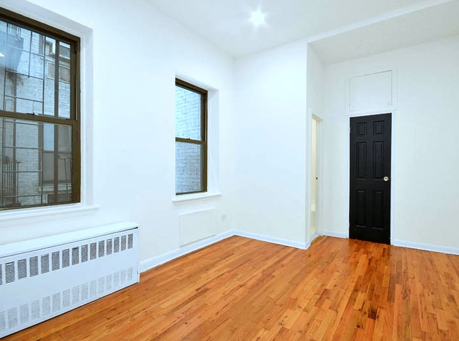Building Photo - 33 W 85th St
