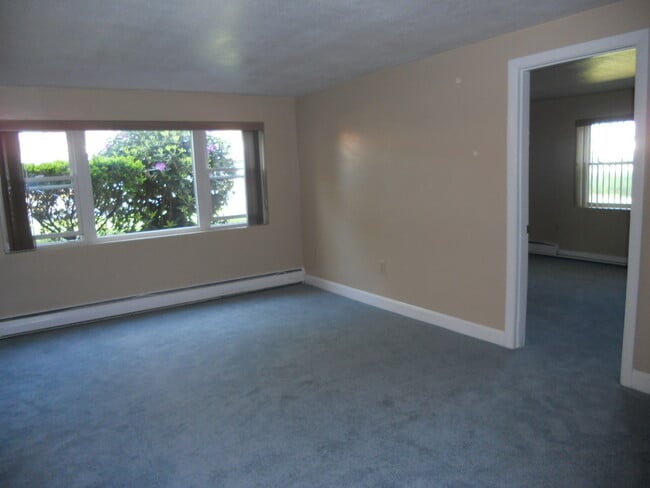Building Photo - Stoneham Mass 1 Bedrm Condo Rental