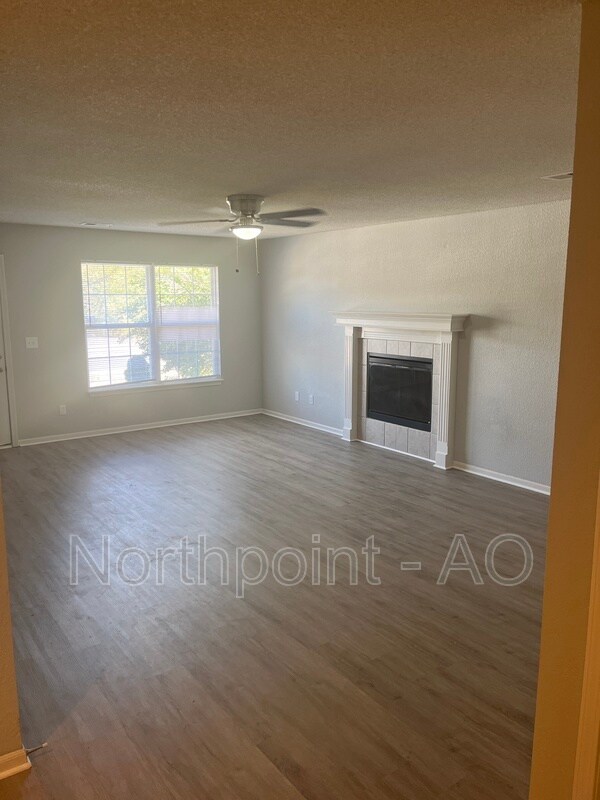 Building Photo - 311 NW Woodbury Dr