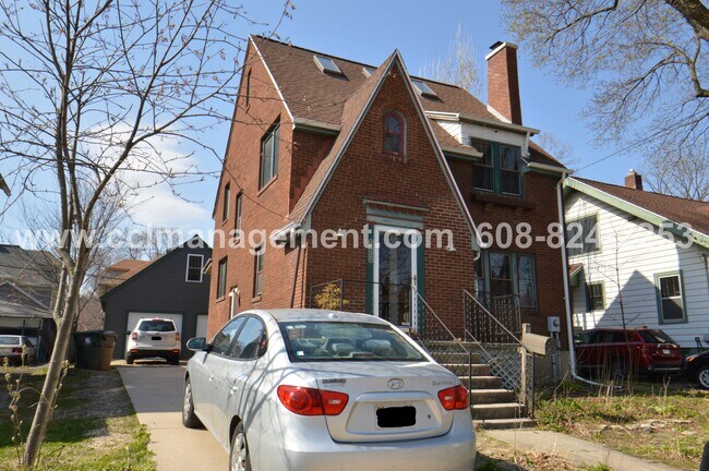 Building Photo - 2022 Monroe St