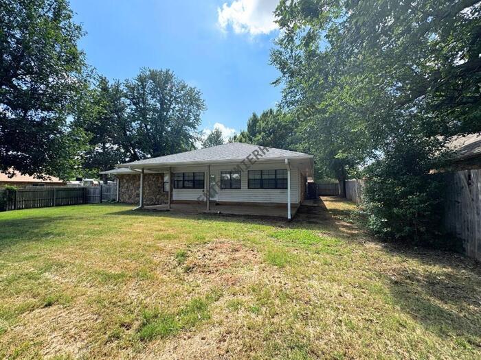 Photo - 200 Lochwood Cir. Yukon, OK 73099
