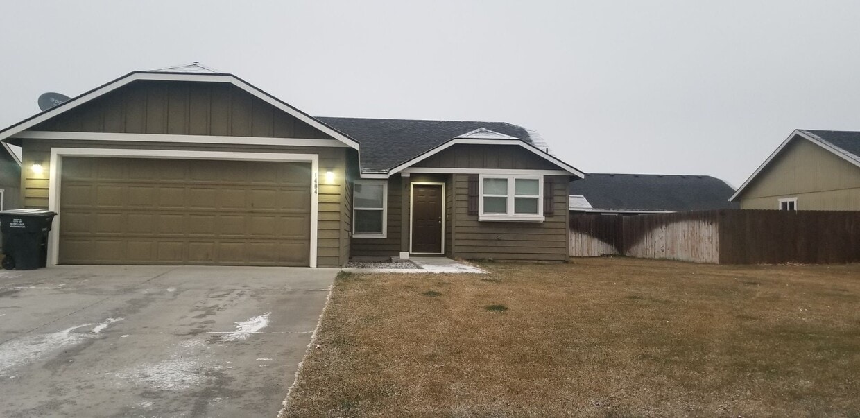 Foto principal - 3 Bed 2 Bath one story home located in Cro...