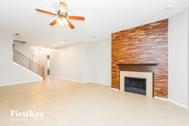 Building Photo - 15812 Coyote Hill Dr