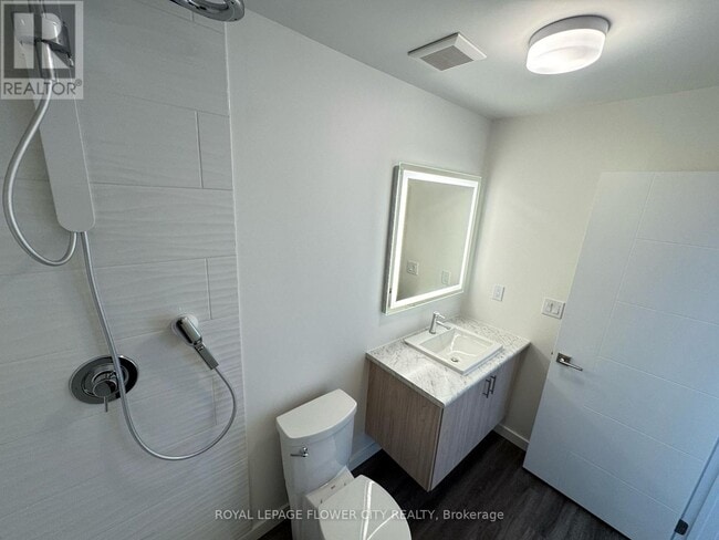 Building Photo - 9 Rainwater Ln