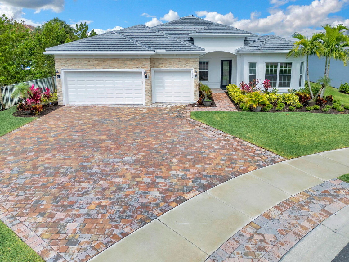 Foto principal - Blue Reed Lane, Wellington, FL 33467 - 3 B...