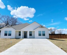 Building Photo - 129 Watch Hl Dr