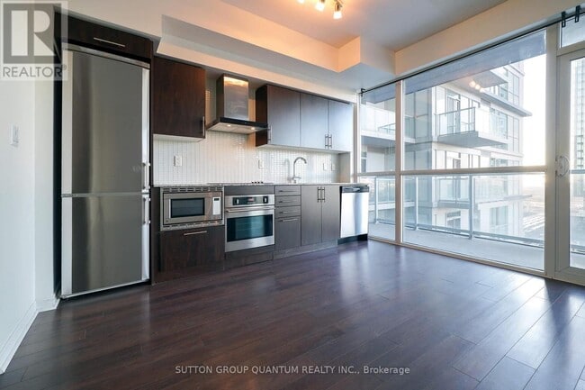 Building Photo - 352 Front St W