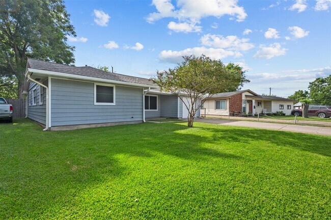 Building Photo - 10206 Alta Loma Way