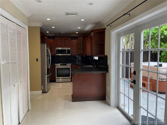 Building Photo - 9711 SW 164th Ct