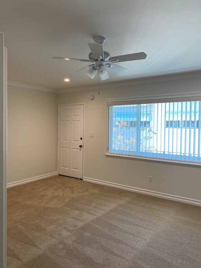 Foto del edificio - 12606 Oxnard St
