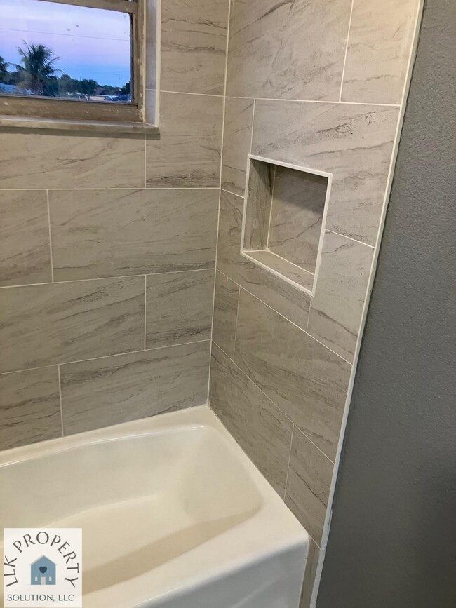 Foto del edificio - 423 N Cocoanut Rd