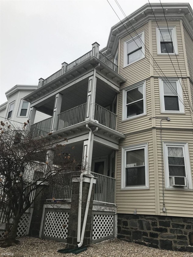 Primary Photo - 3 br, 1 bath Triplex - 15 Glendale St Floor 2