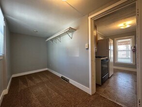 Building Photo - 812 7th Ave S