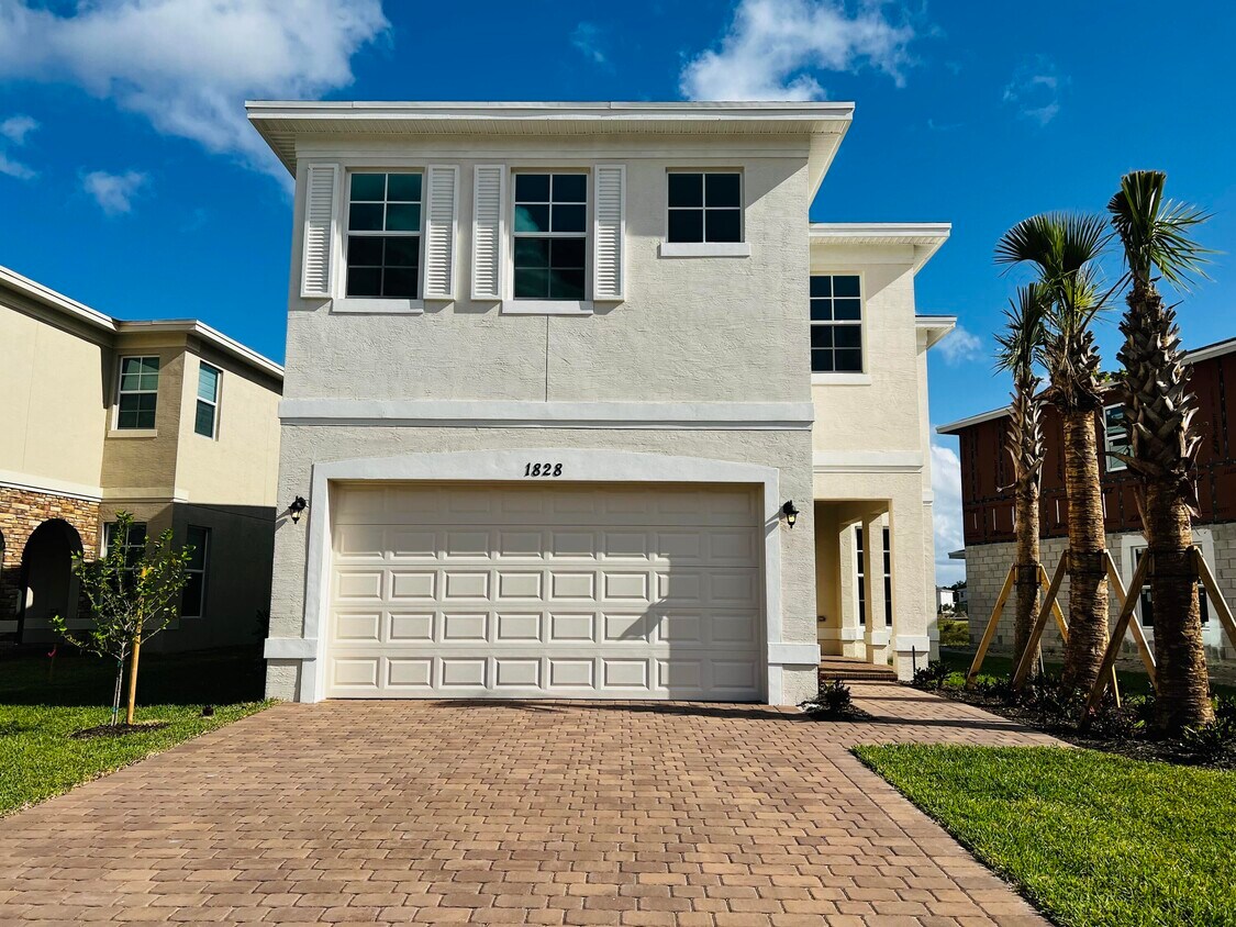 Primary Photo - 1828 NW Cataluna Cir