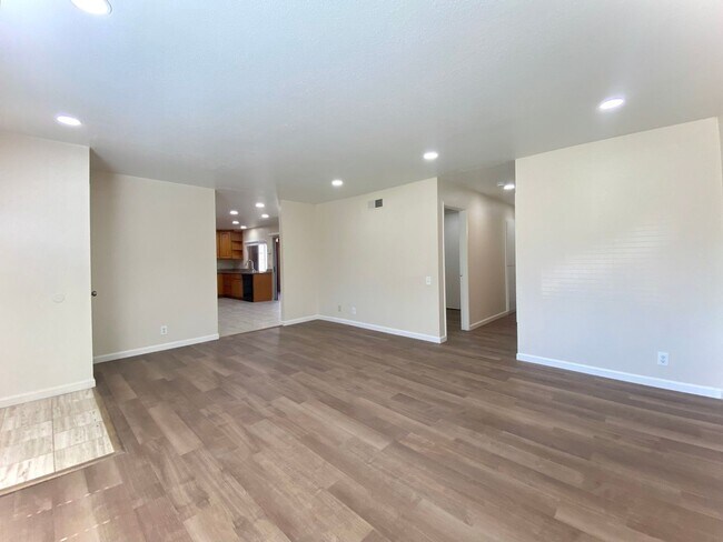 Building Photo - 3-bedroom home located in Union City! – wi...