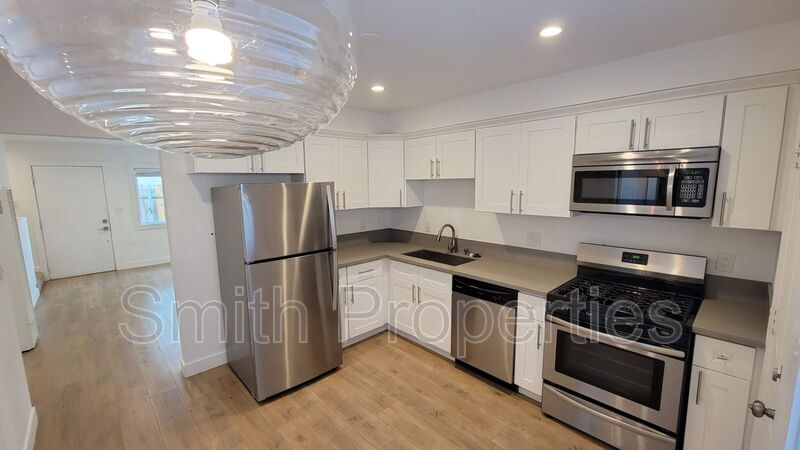 Primary Photo - 3868 W 132nd St