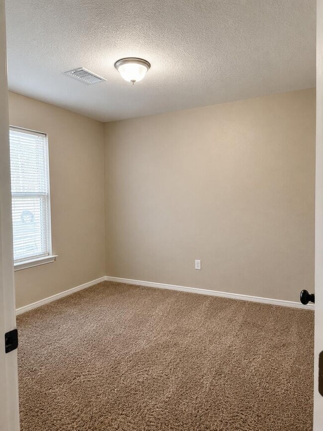 Building Photo - 907 Copus Ave