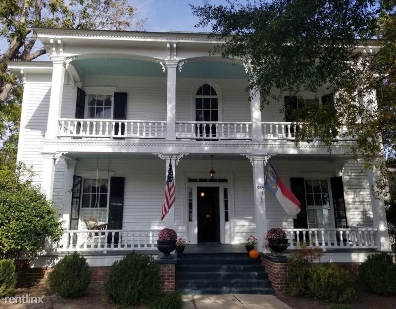 Primary Photo - 5 br, 2 bath House - 308 W. Main St