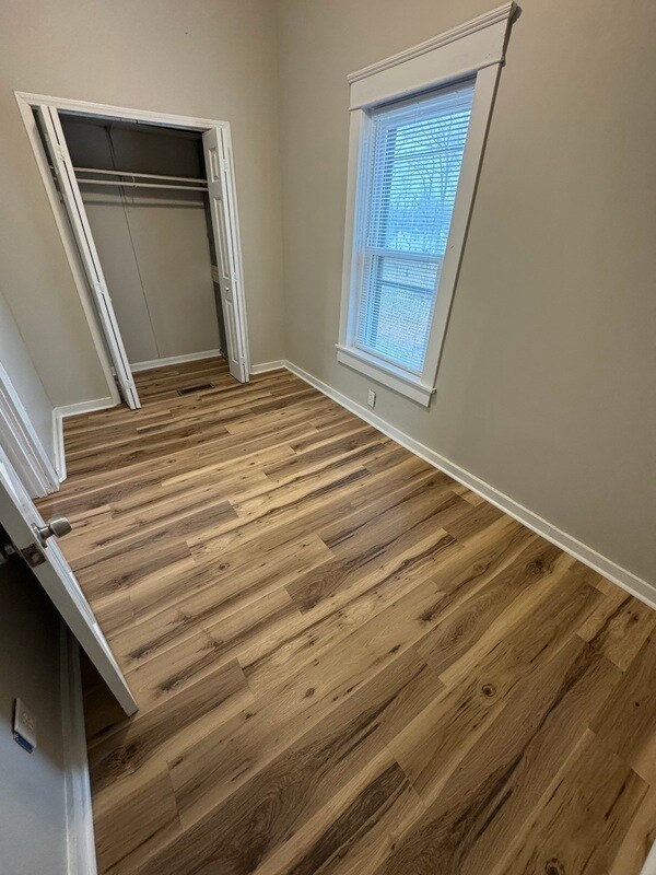 Foto del edificio - 2404 Trenton St