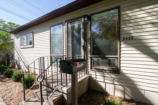 Building Photo - 2420 N Circle Dr