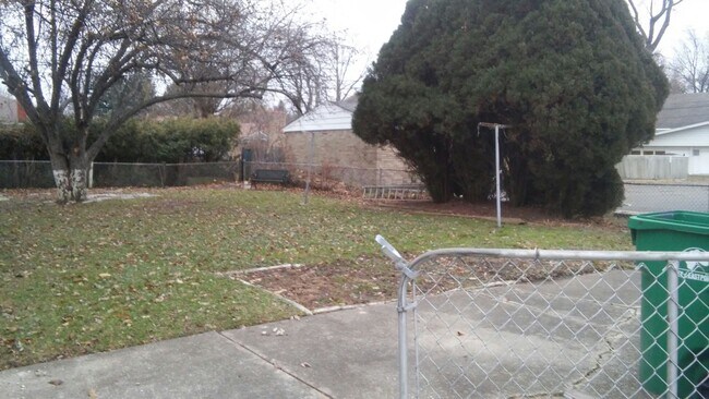 Foto del edificio - NO SEC 8 - 3 bedroom 1 bath brick ranch wi...