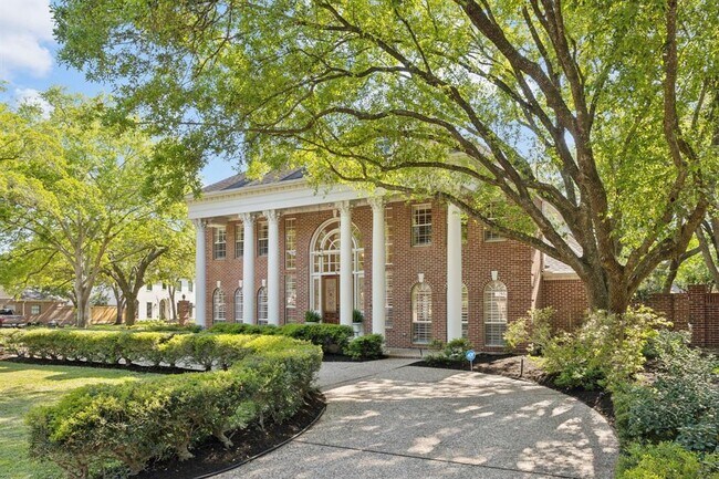 Foto del edificio - 1310 Kelliwood Oaks Dr