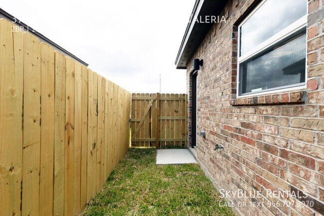 Building Photo - 3716 Valeria St