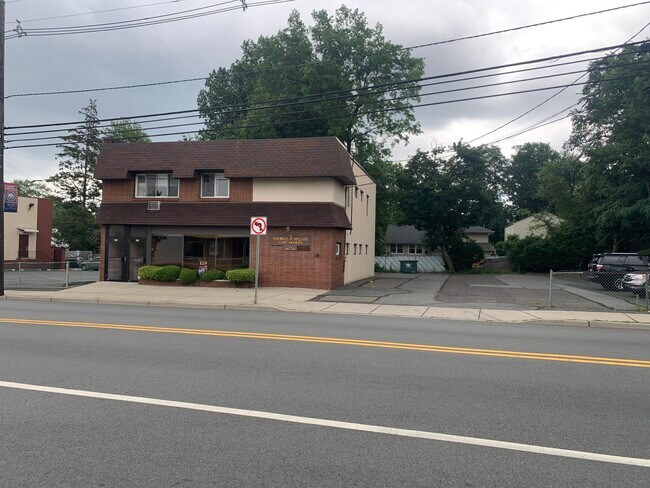 Building Photo - 333 S Washington Ave