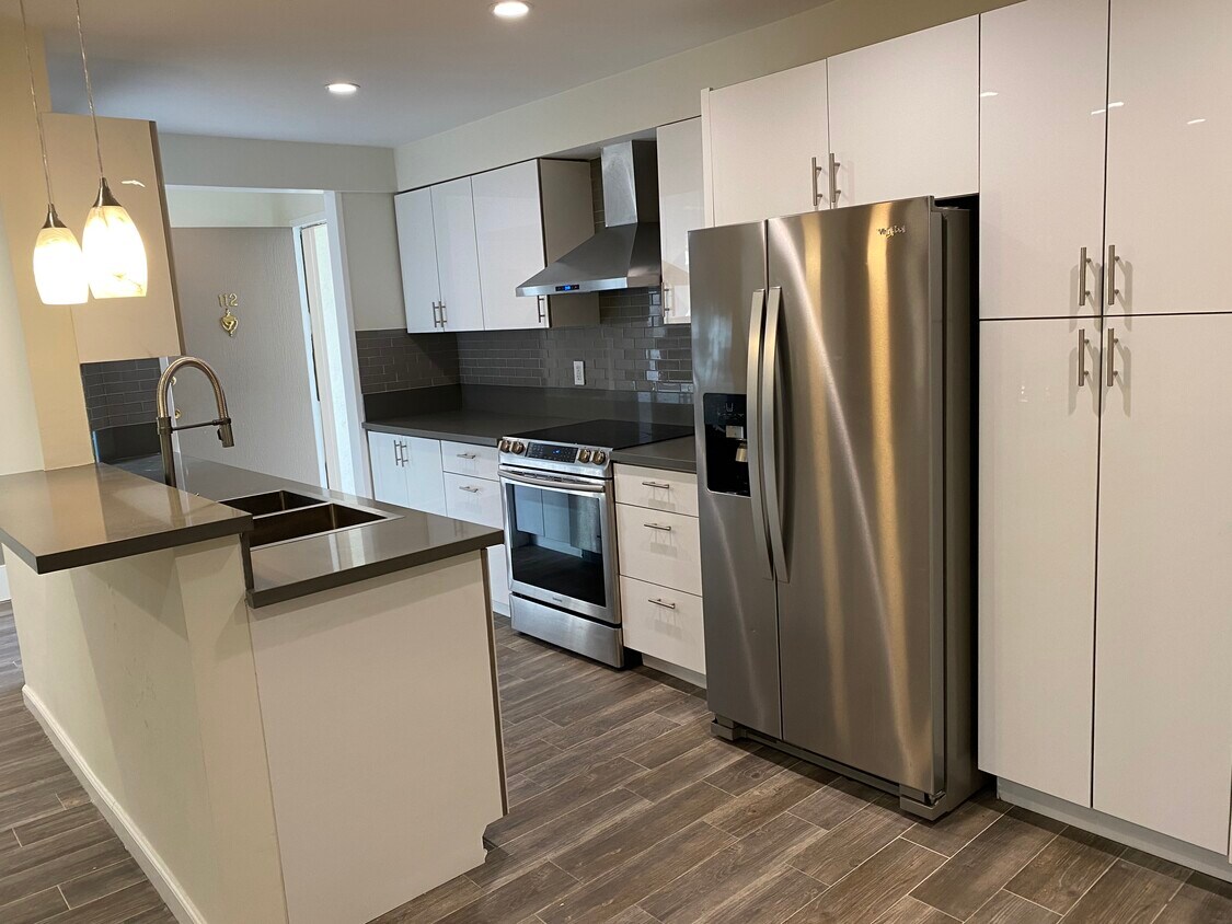 Kitchen - 911 N Kings Rd