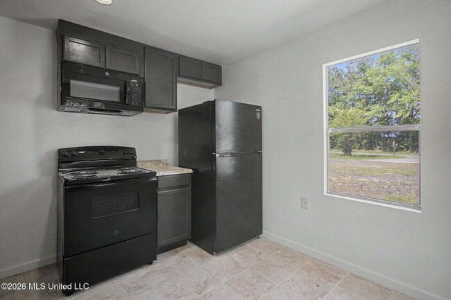 Building Photo - 1 bedroom apartment near D'Iberville