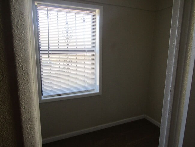 Building Photo - 1306 Garth Dr