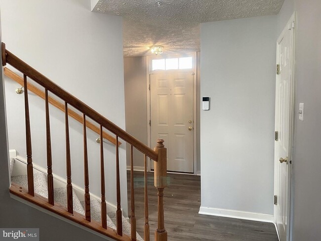 Building Photo - 9717 Harvester Cir