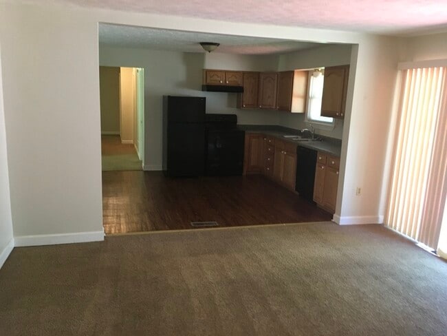 Building Photo - Wonderful Ranch with 4 bedrooms and 1 bath...