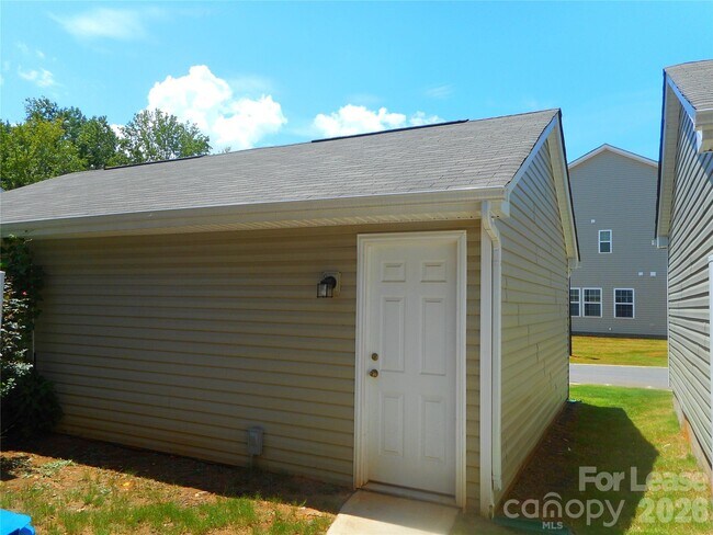 Foto del edificio - 12715 Wandering Brook Dr