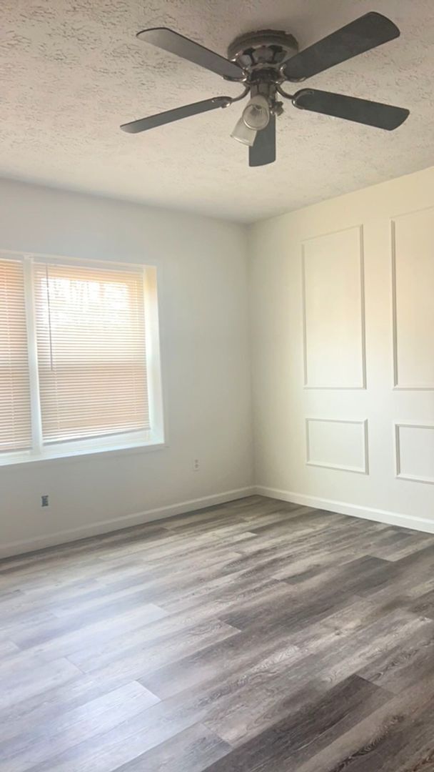 Foto del edificio - Coming Soon! Three Bedroom Townhome!!